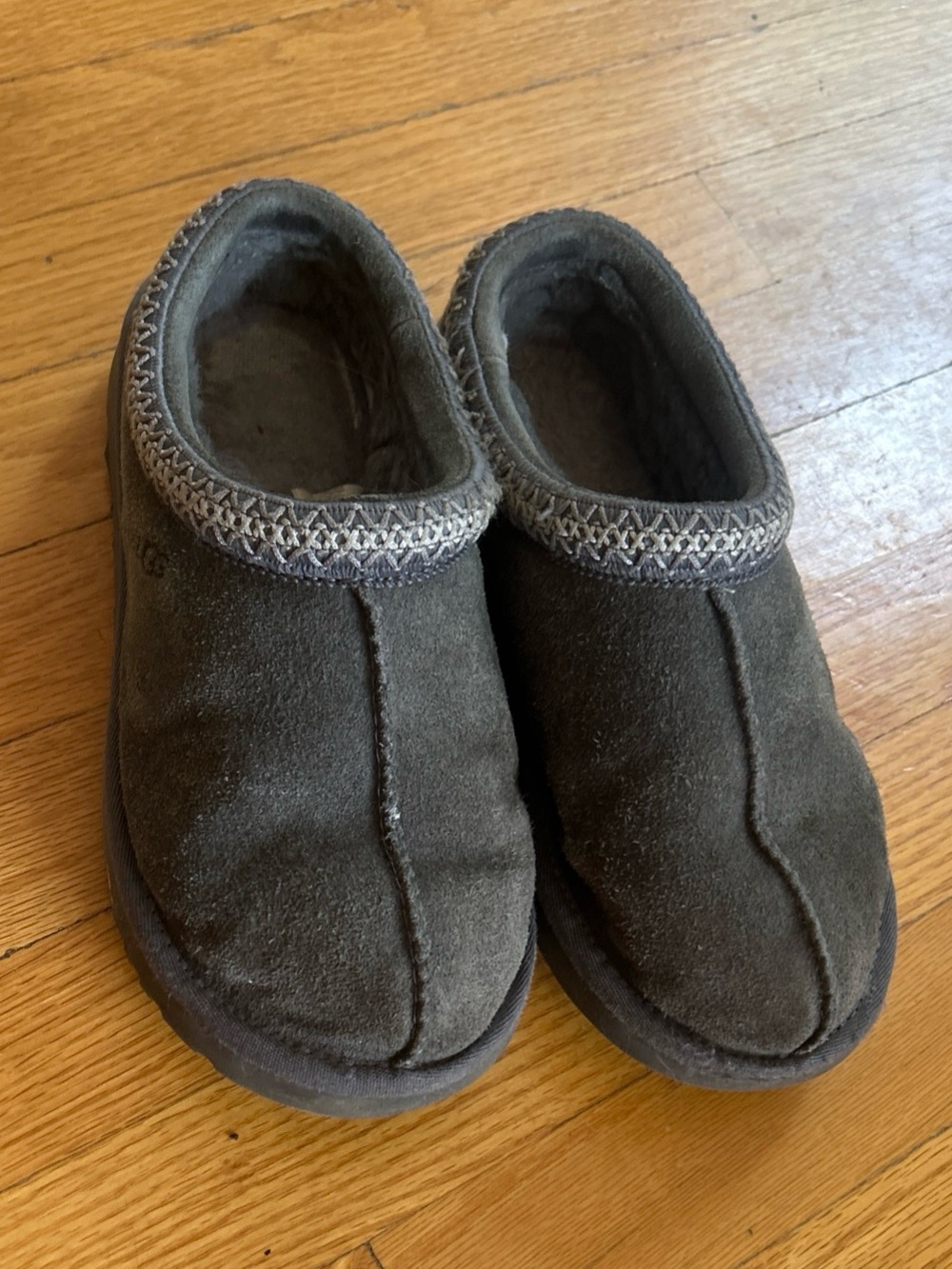 The North Face Kids Slip-On Slippers in Gray
